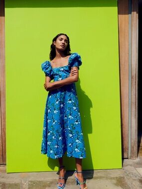 De Loreta Calla Puff Sleeve Floral Recuerdos Verde Midi Dress